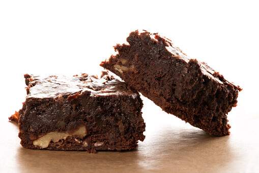 2 chocolate brownies